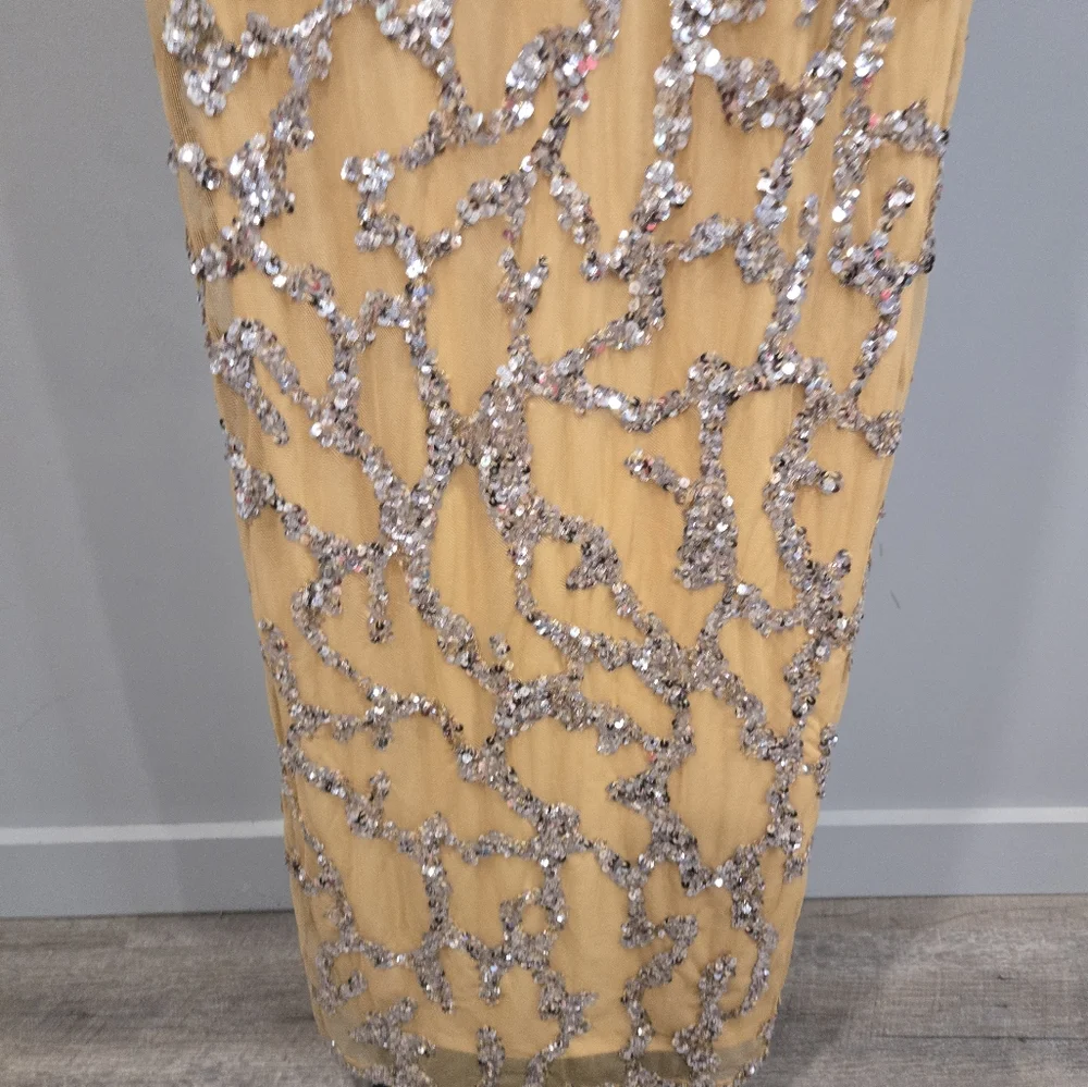 NEW‎ Mac Duggal SLEEVELESS V-NECK BEADED COLUMN GOWN NUDE 5481